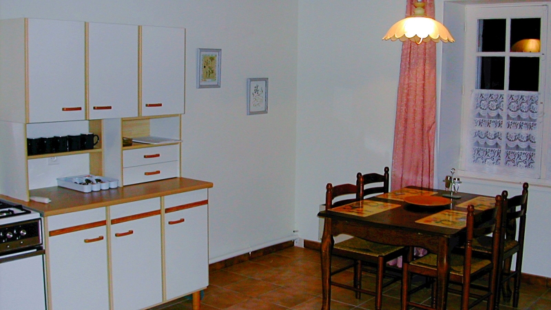 Kitchen of Gite 'Vin Blanc'