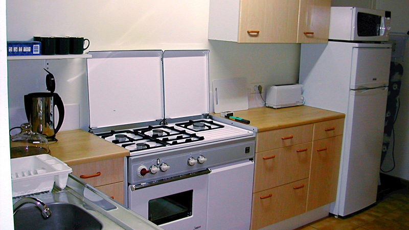 Kitchen of Gite 'Vin Rouge' - Click for bigger image in new window